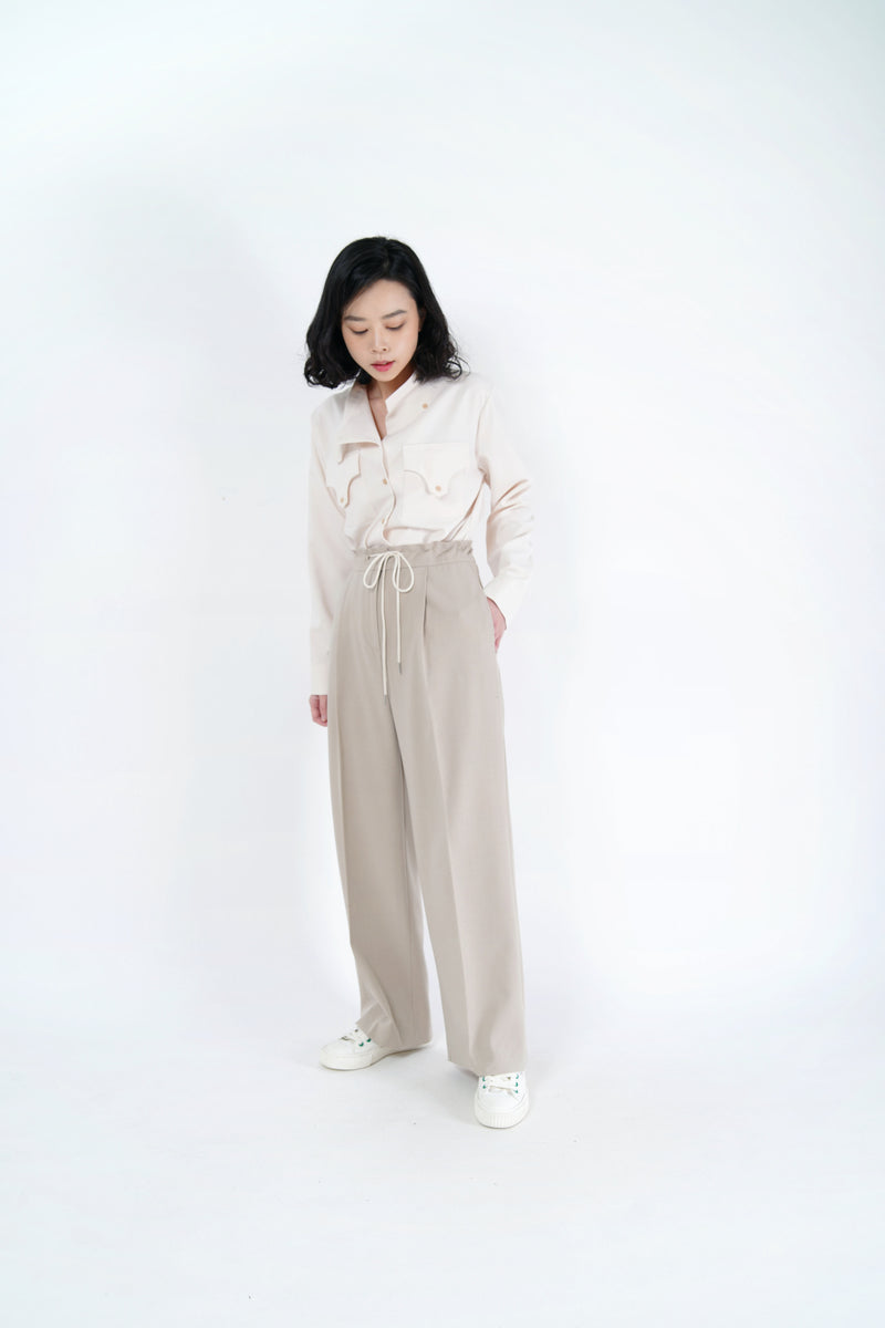 Sand straight cut trousers in waist drawstrings