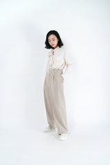 Sand straight cut trousers in waist drawstrings