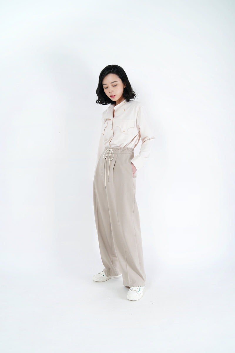 Sand straight cut trousers in waist drawstrings