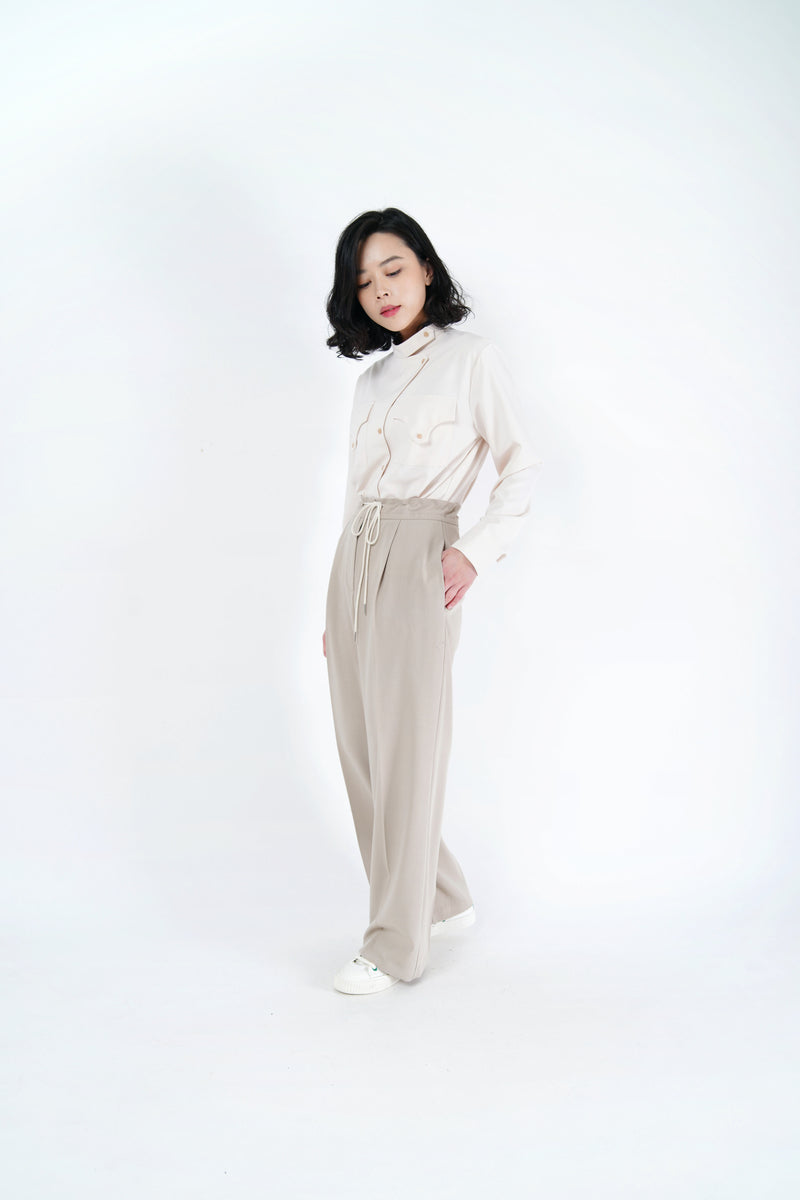 Sand straight cut trousers in waist drawstrings