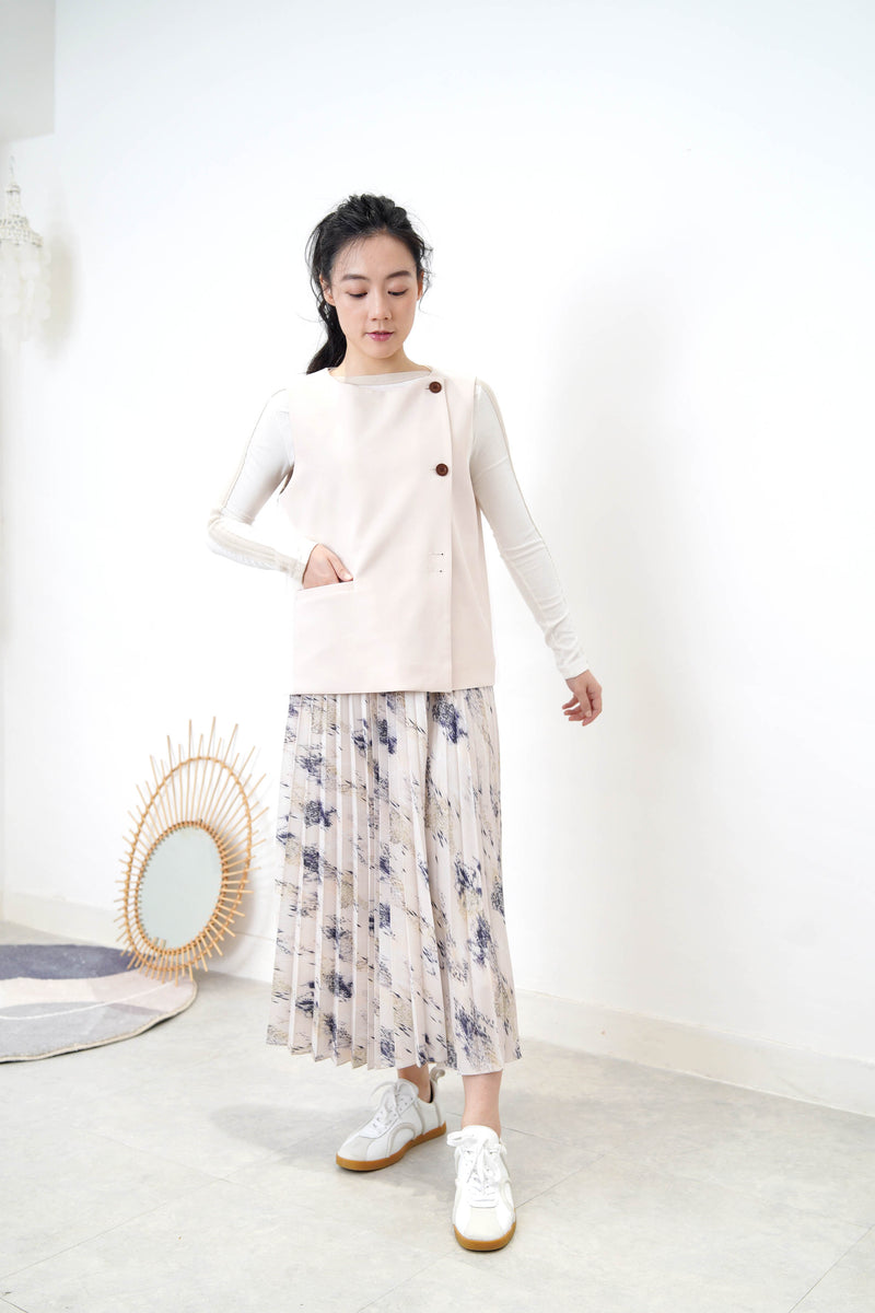 Ivory pleats skirt in brush stroke print