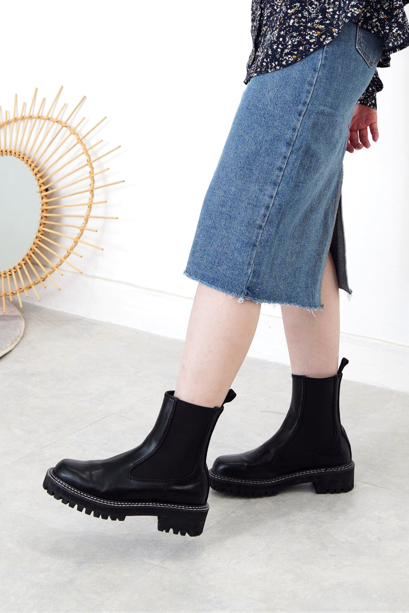 Black outlined chunky chelsea boots