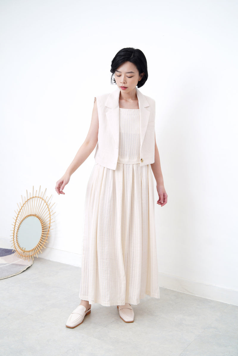 Ivory vest jacket in crop cut