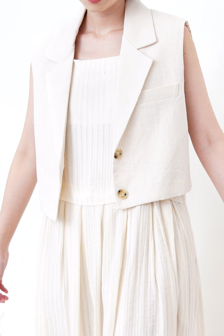 Ivory vest jacket in crop cut