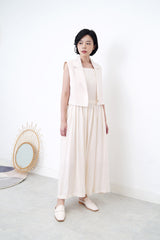 Ivory vest jacket in crop cut