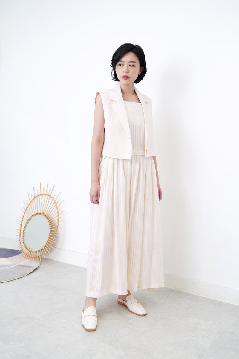 Ivory vest jacket in crop cut