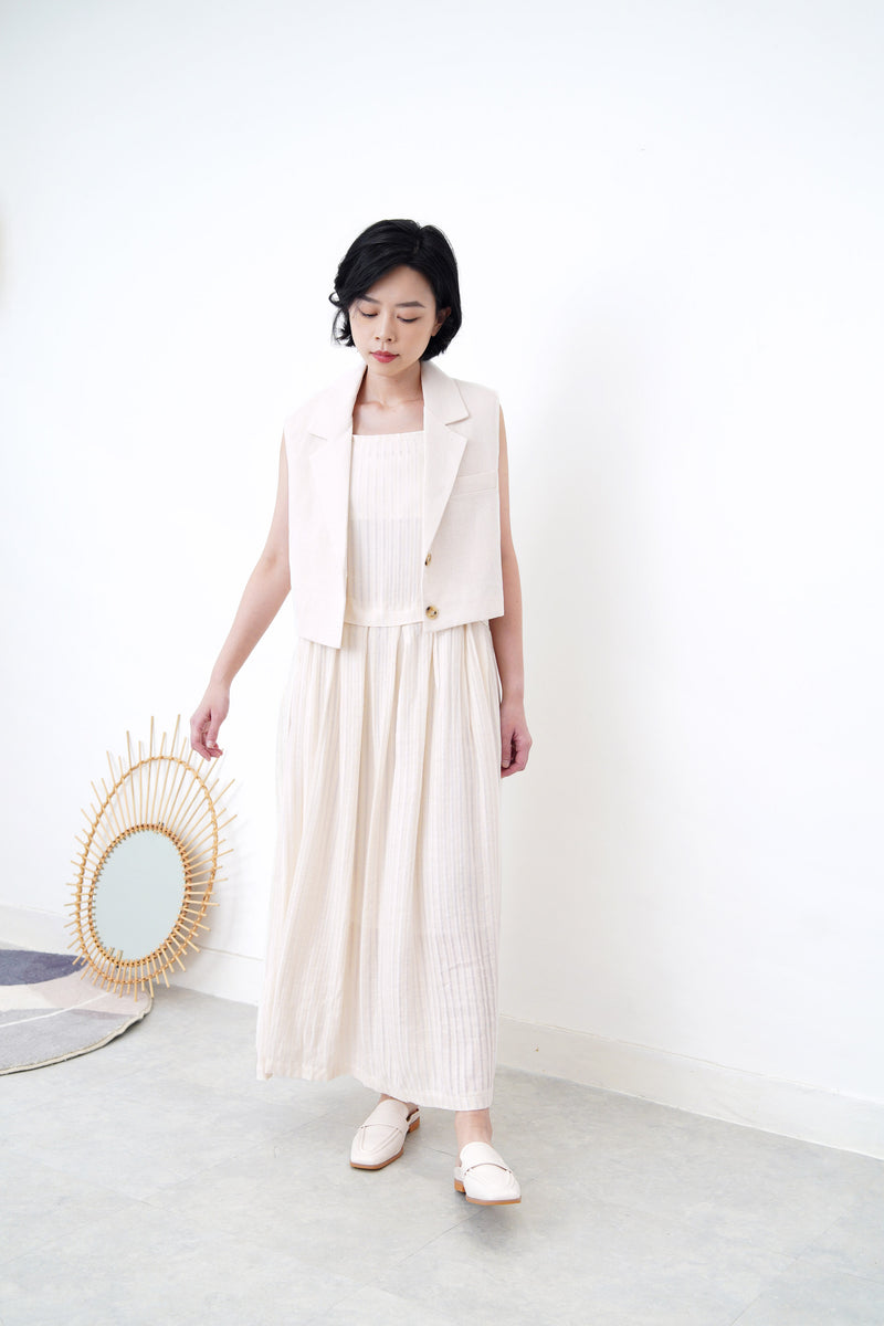 Ivory vest jacket in crop cut