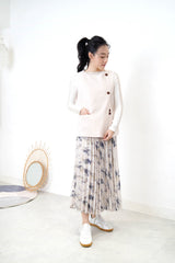 Ivory pleats skirt in brush stroke print