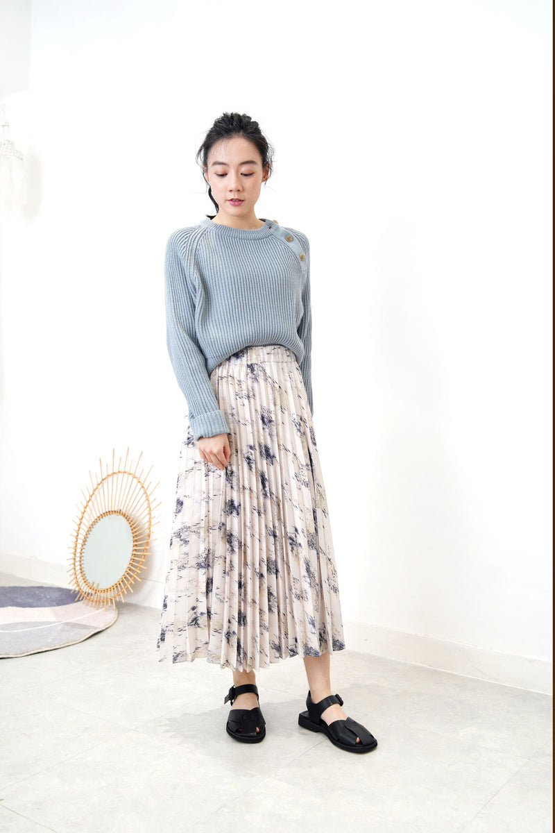 Ivory pleats skirt in brush stroke print