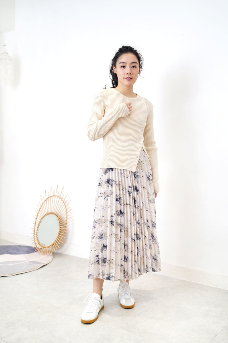 Ivory pleats skirt in brush stroke print