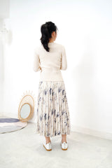 Ivory pleats skirt in brush stroke print