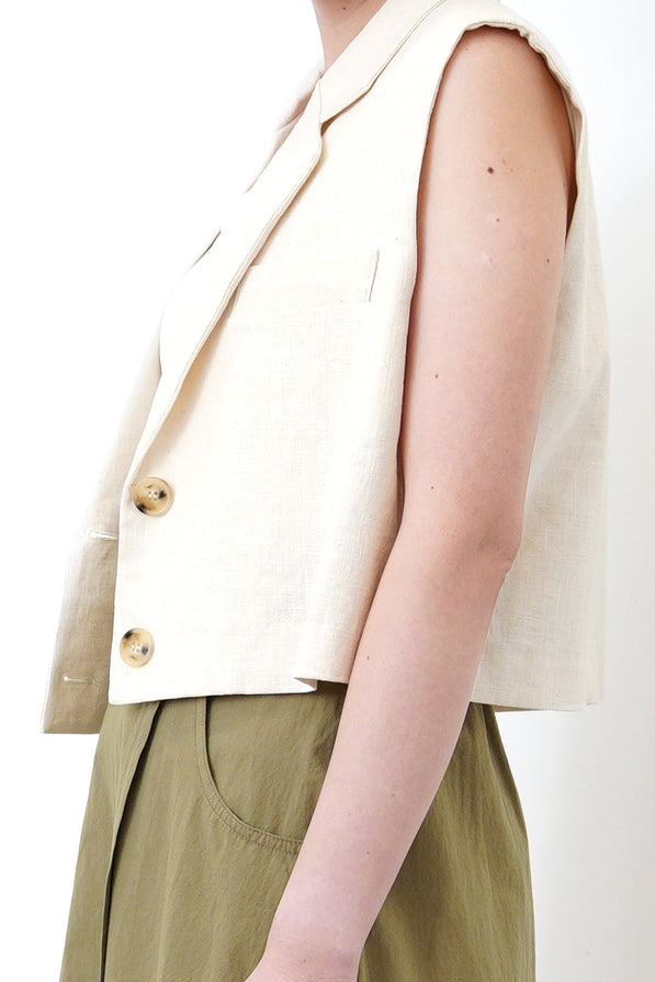 Ivory vest jacket in crop cut