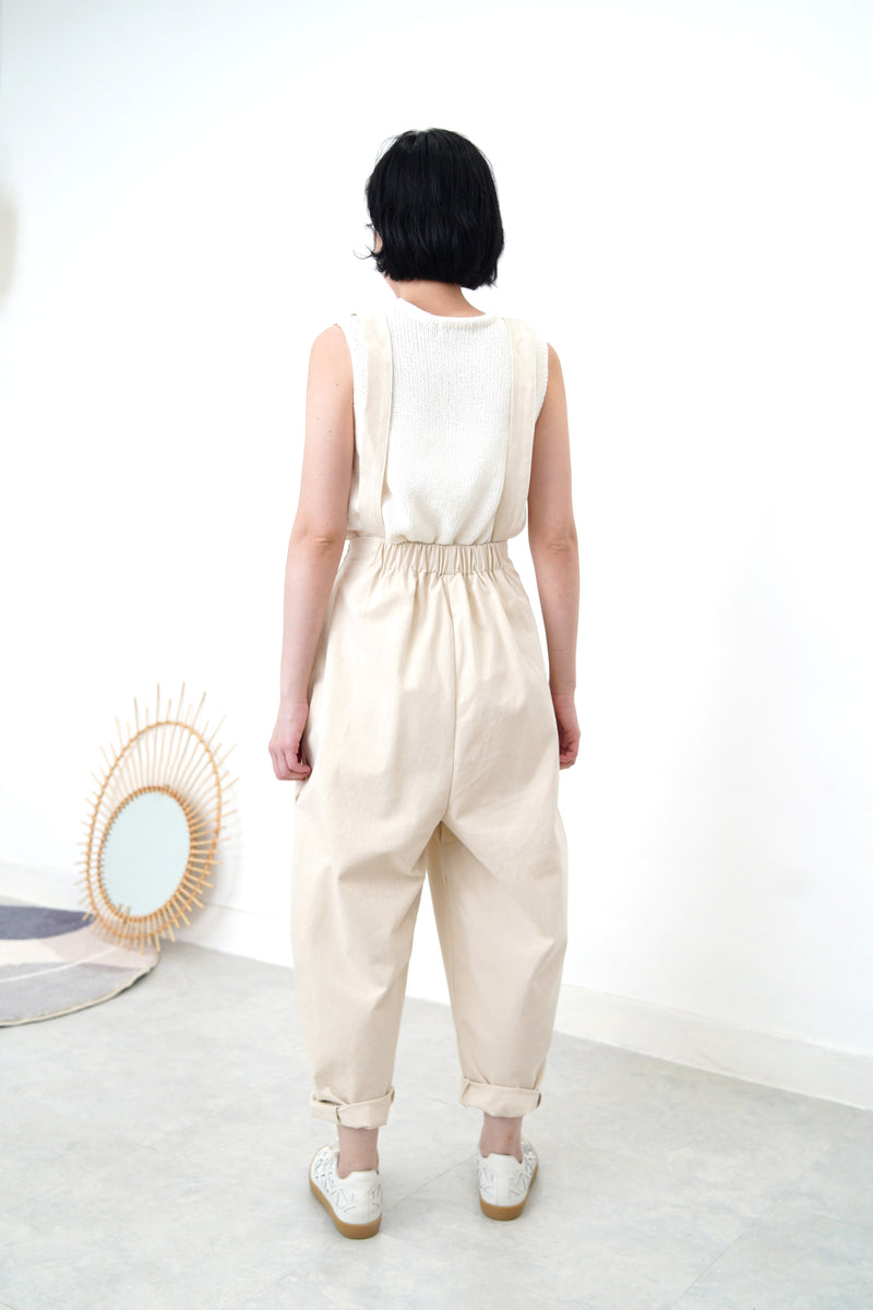 Ivory pleats trousers w/ straps