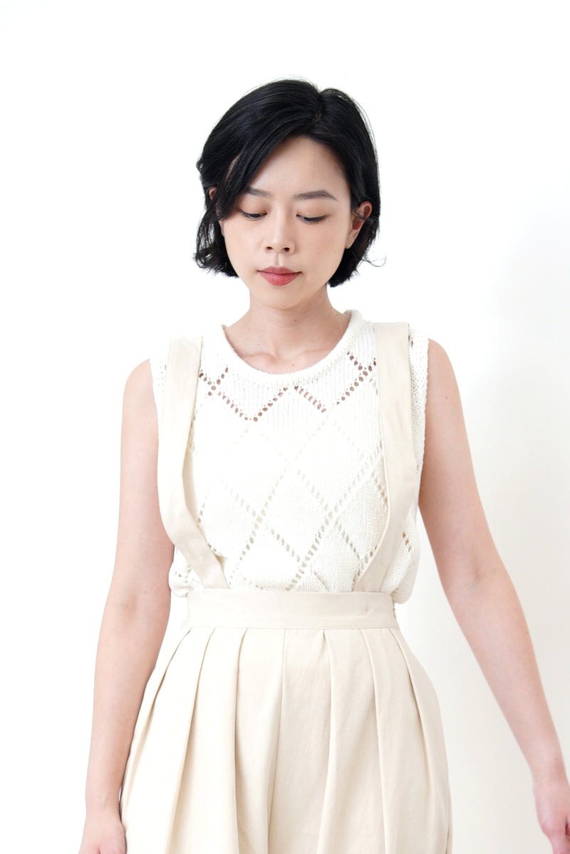 Ivory pleats trousers w/ straps