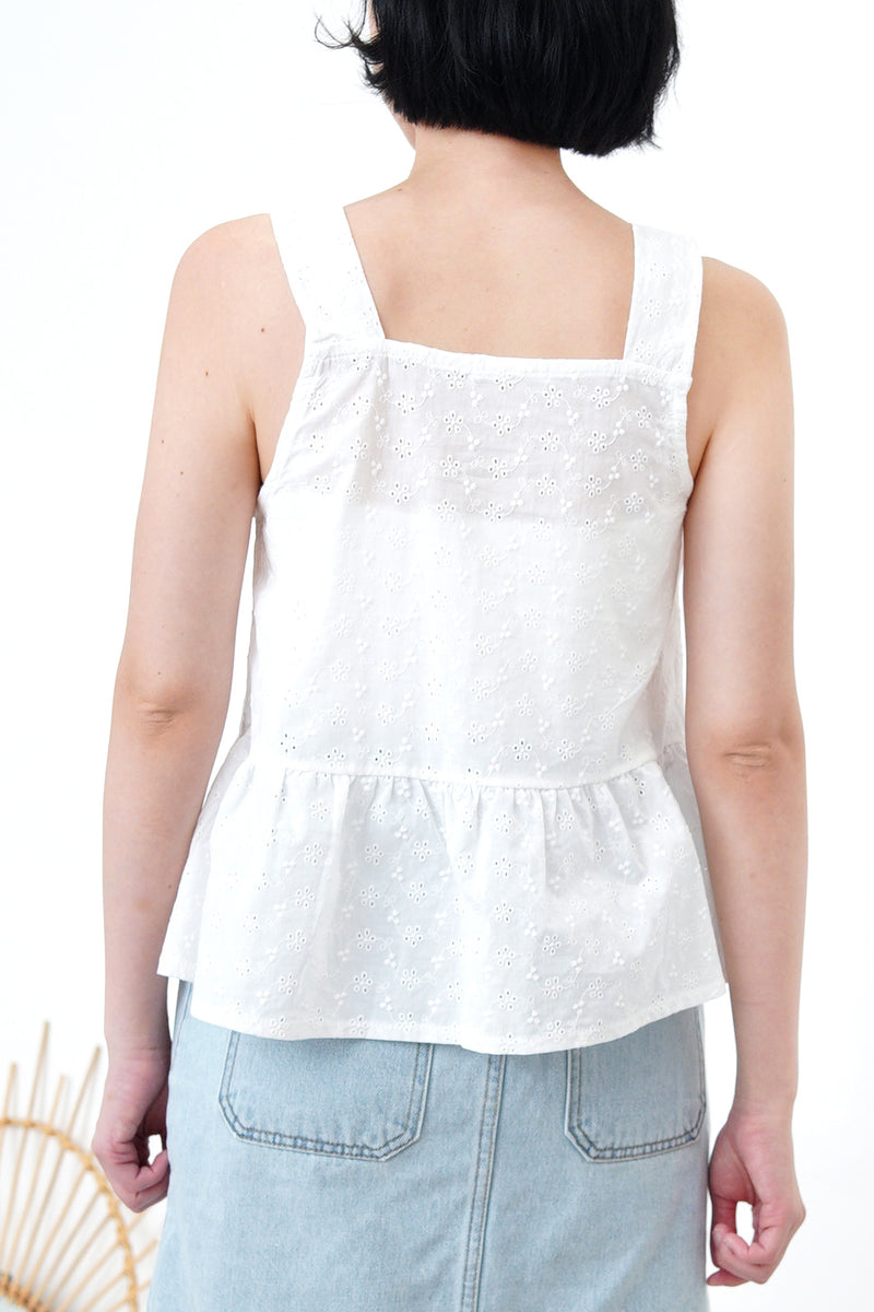 White square neck vest in embroidery pattern