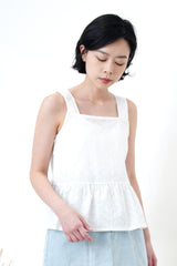White square neck vest in embroidery pattern