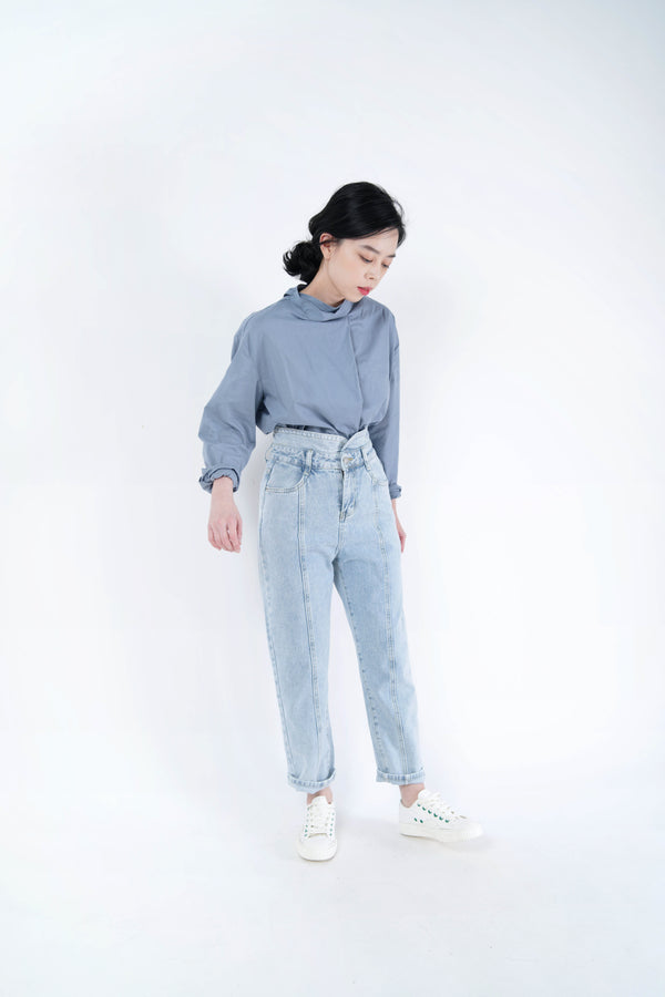 Light wash out blue mom jeans in vintage style