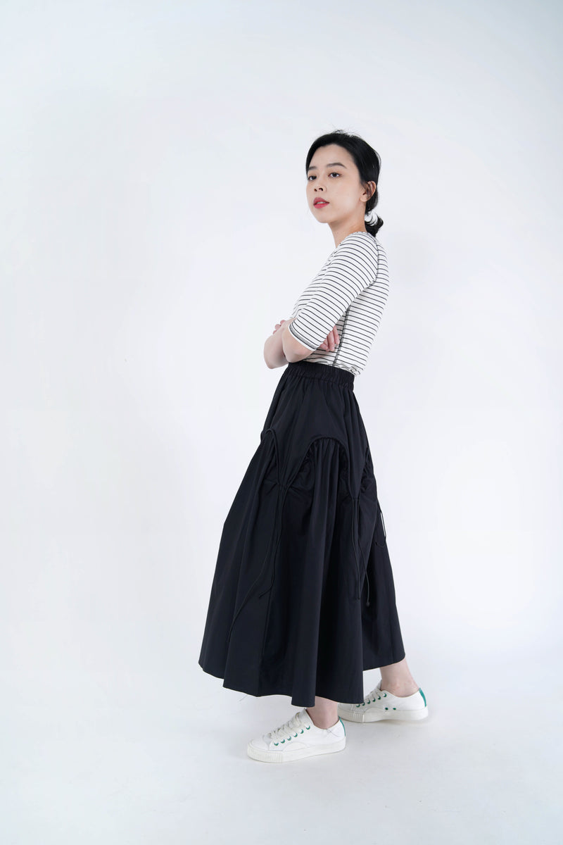 Black flare skirt in drawstring details