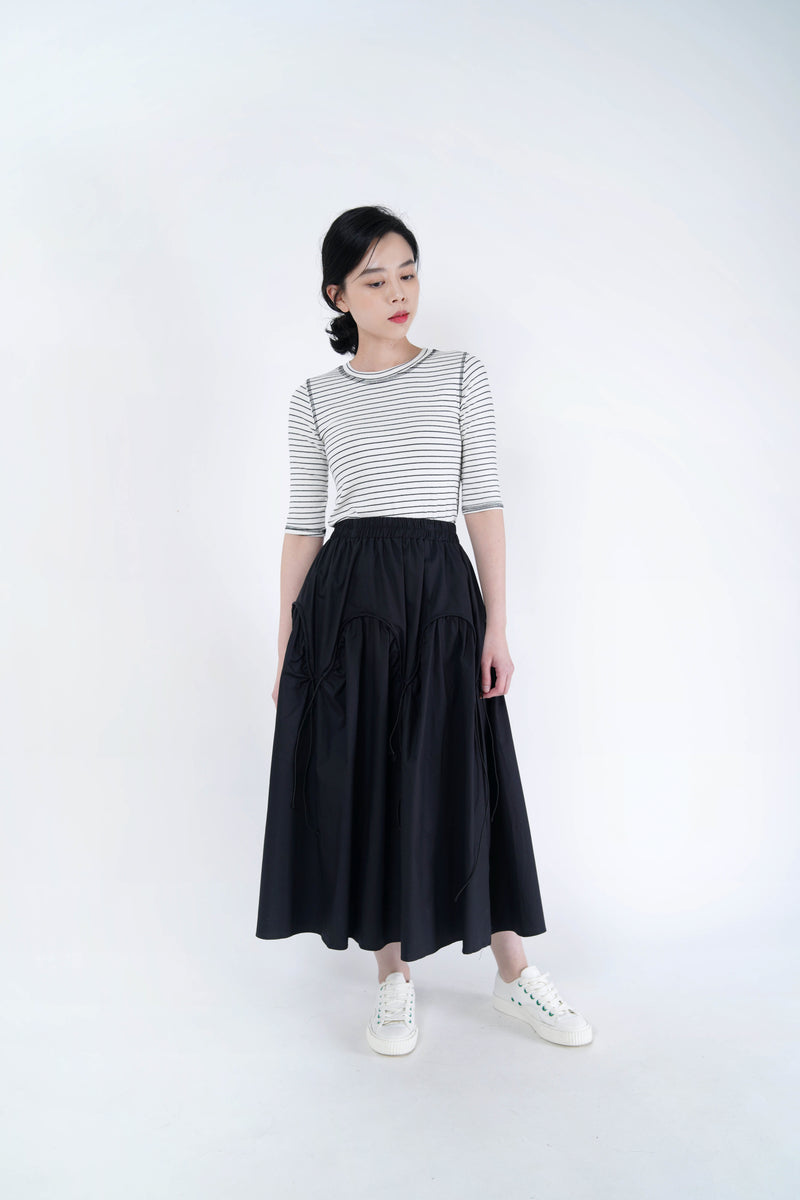 Black flare skirt in drawstring details