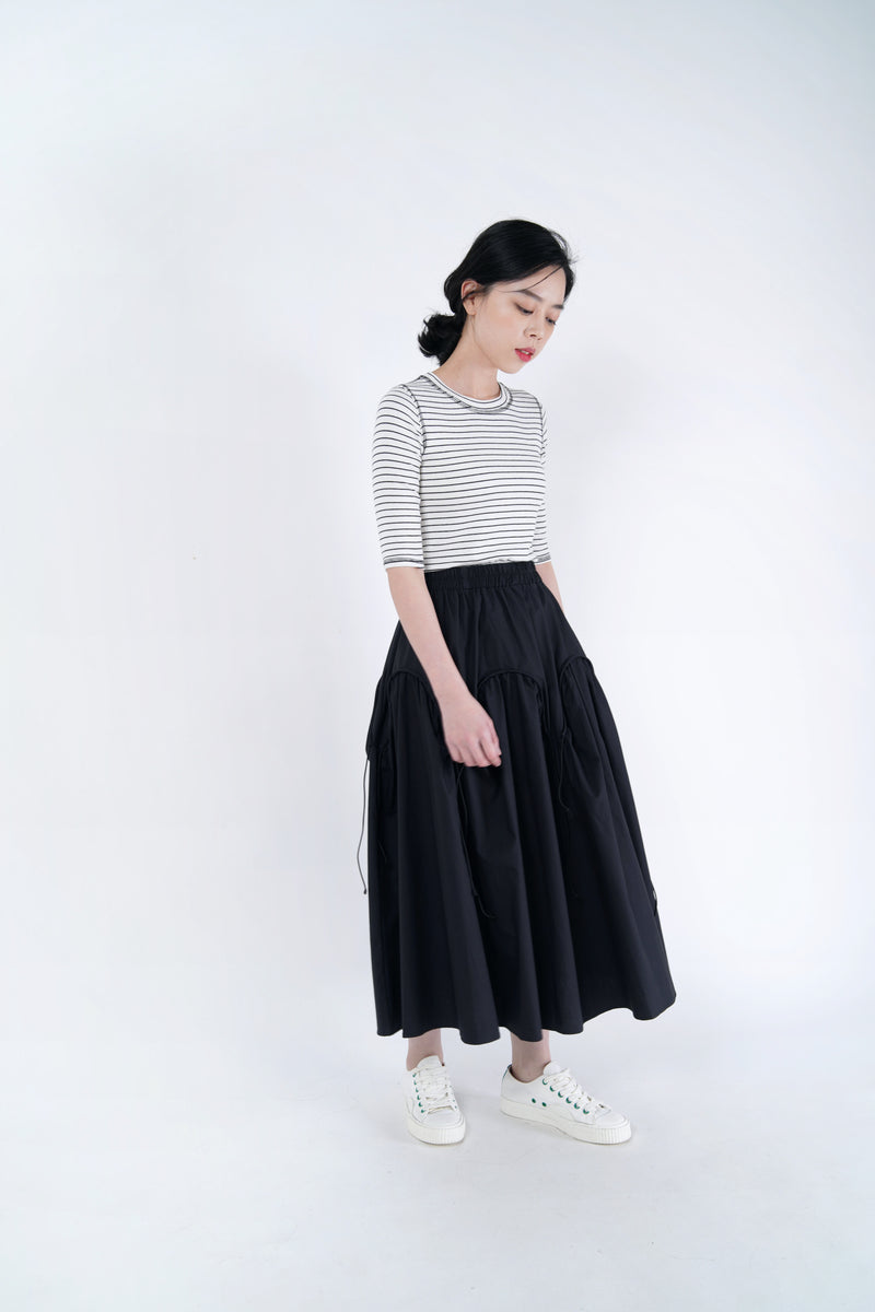 Black flare skirt in drawstring details