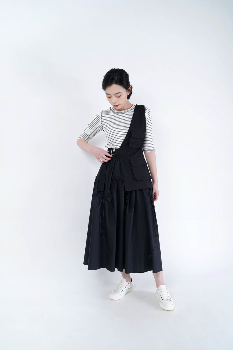 Black flare skirt in drawstring details