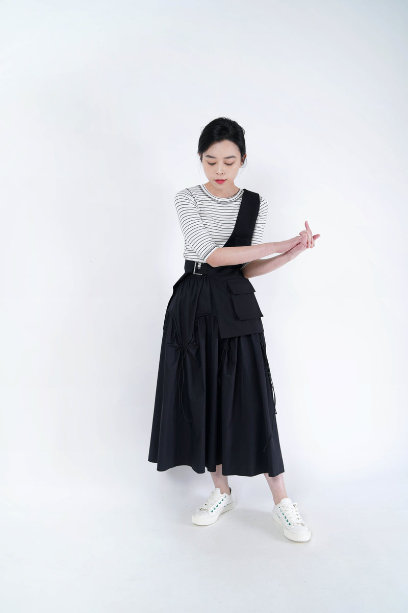 Black flare skirt in drawstring details