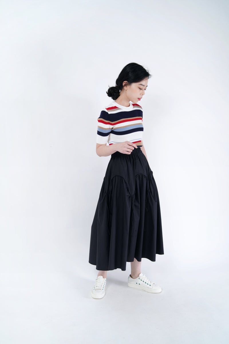 Black flare skirt in drawstring details