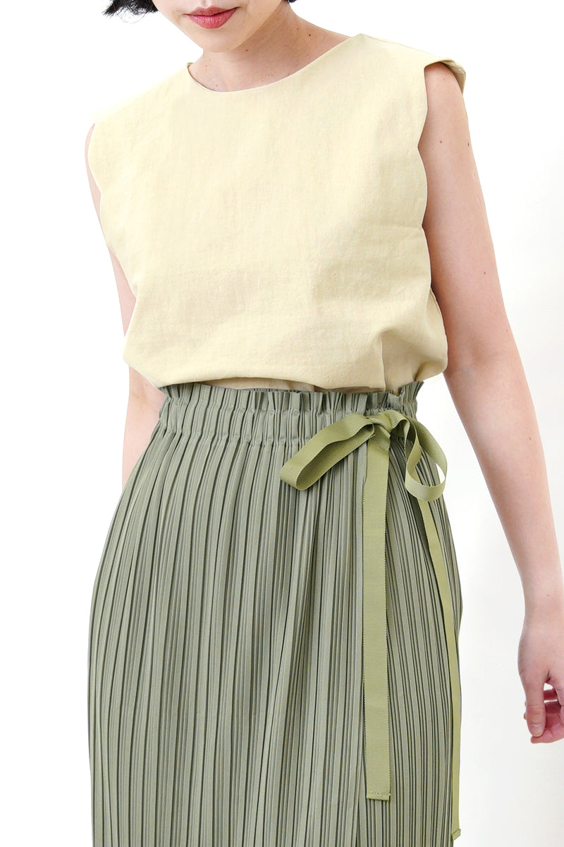 Beige scallop vest