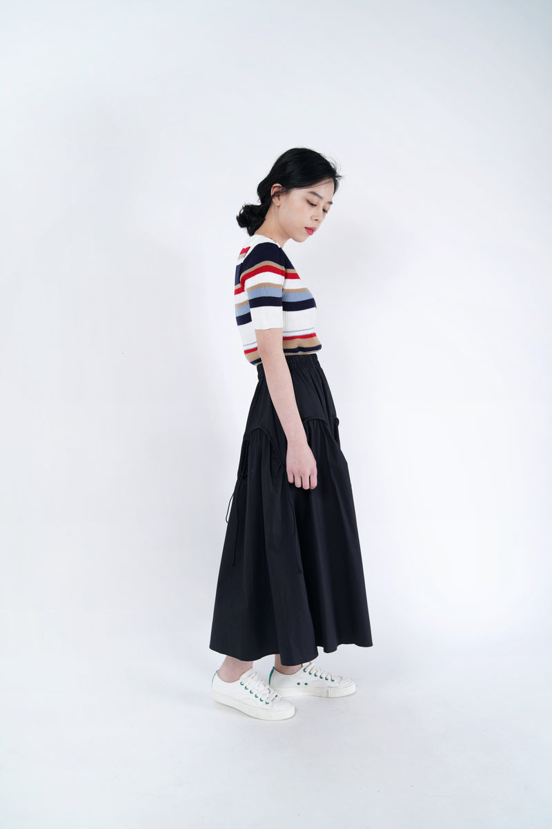 Black flare skirt in drawstring details