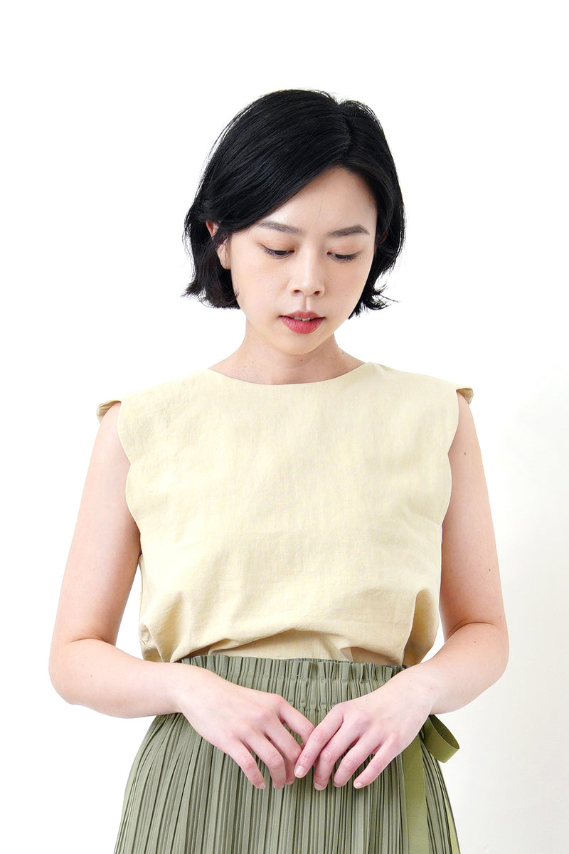 Beige scallop vest