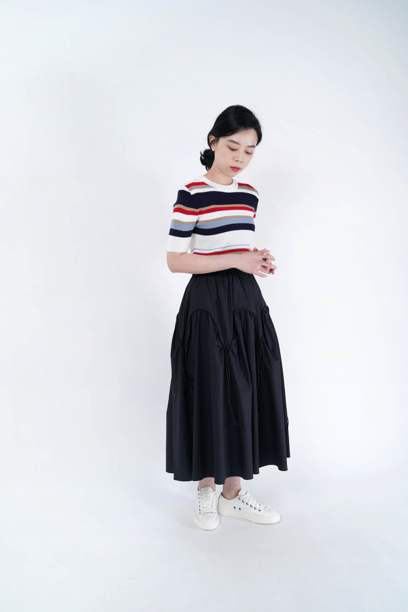 Black flare skirt in drawstring details