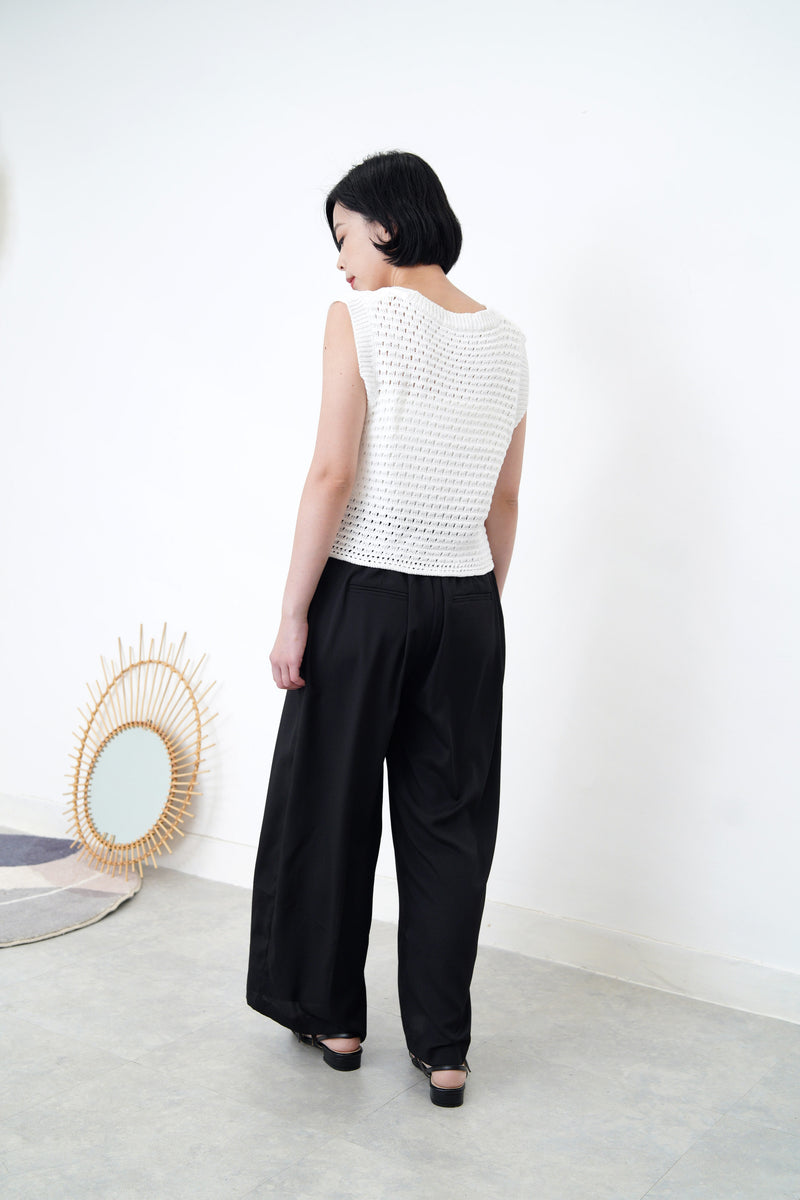 White u neck collar crochet vest