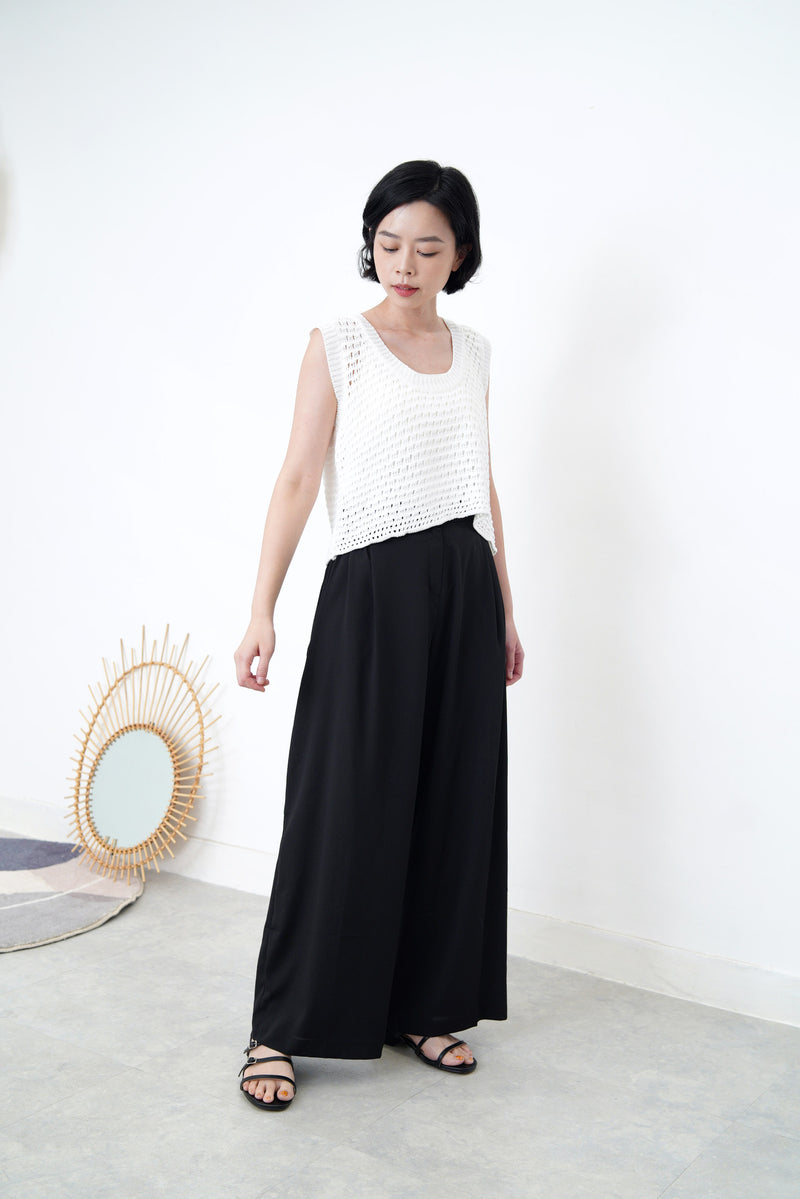White u neck collar crochet vest