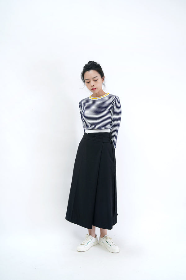 Navy stripes crop knit top