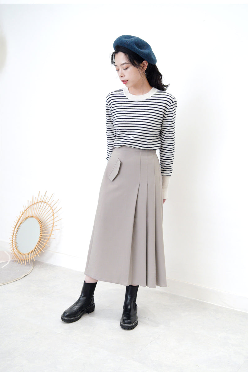 Wool stripes top in buttons cuff detail