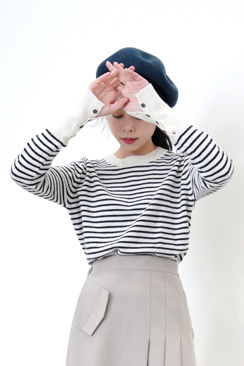 Wool stripes top in buttons cuff detail