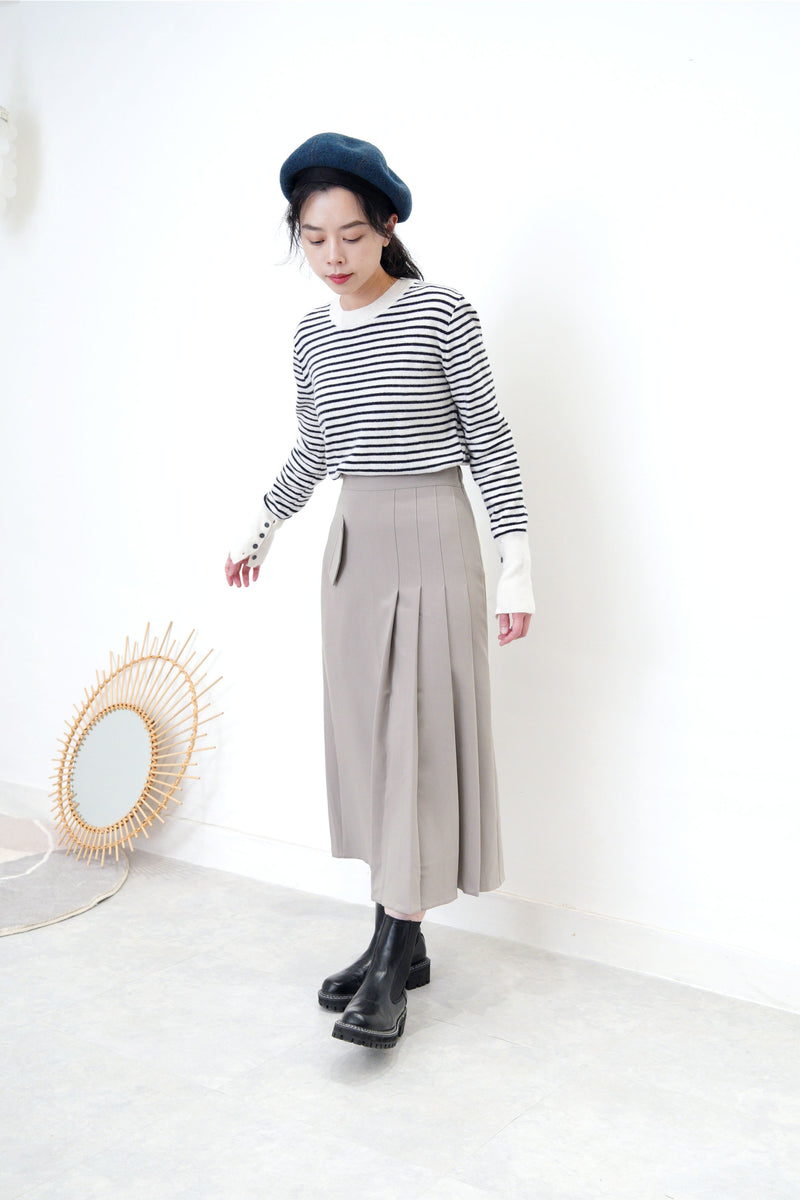 Wool stripes top in buttons cuff detail