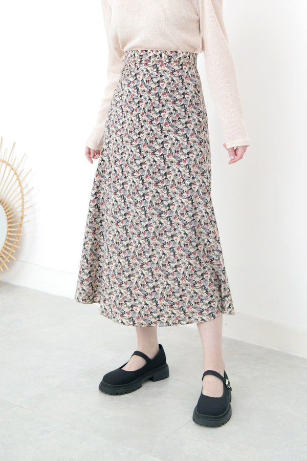 Floral pattern skirt in elastic waist