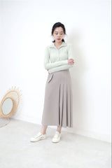 Grey h cut skirt in detail pleats