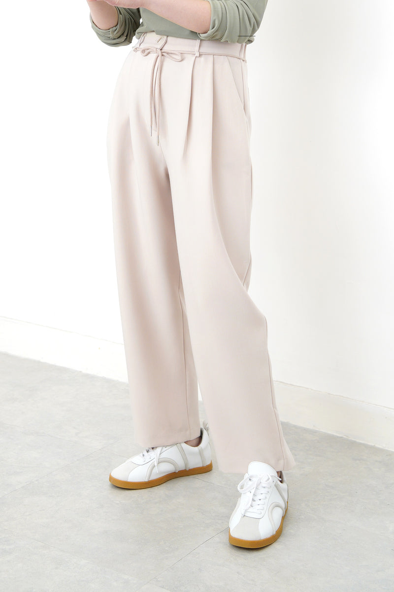 White lace up sneakers in suede leather