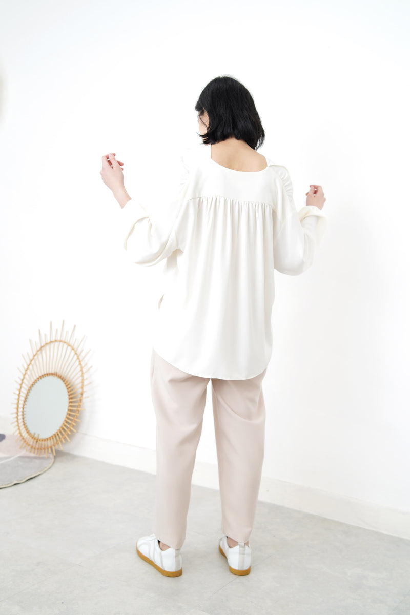 Ivory loose cut blouse in stepped hem