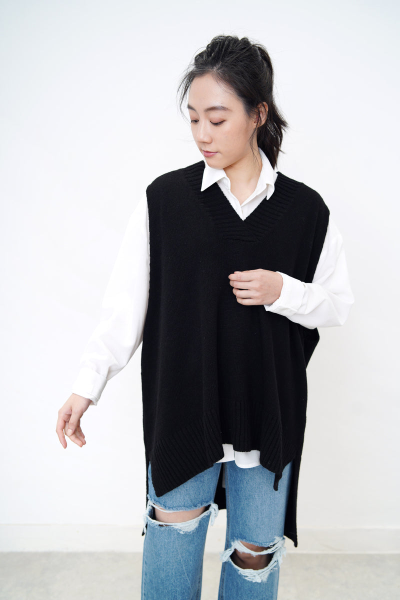 Black oversized knit vest in side vent