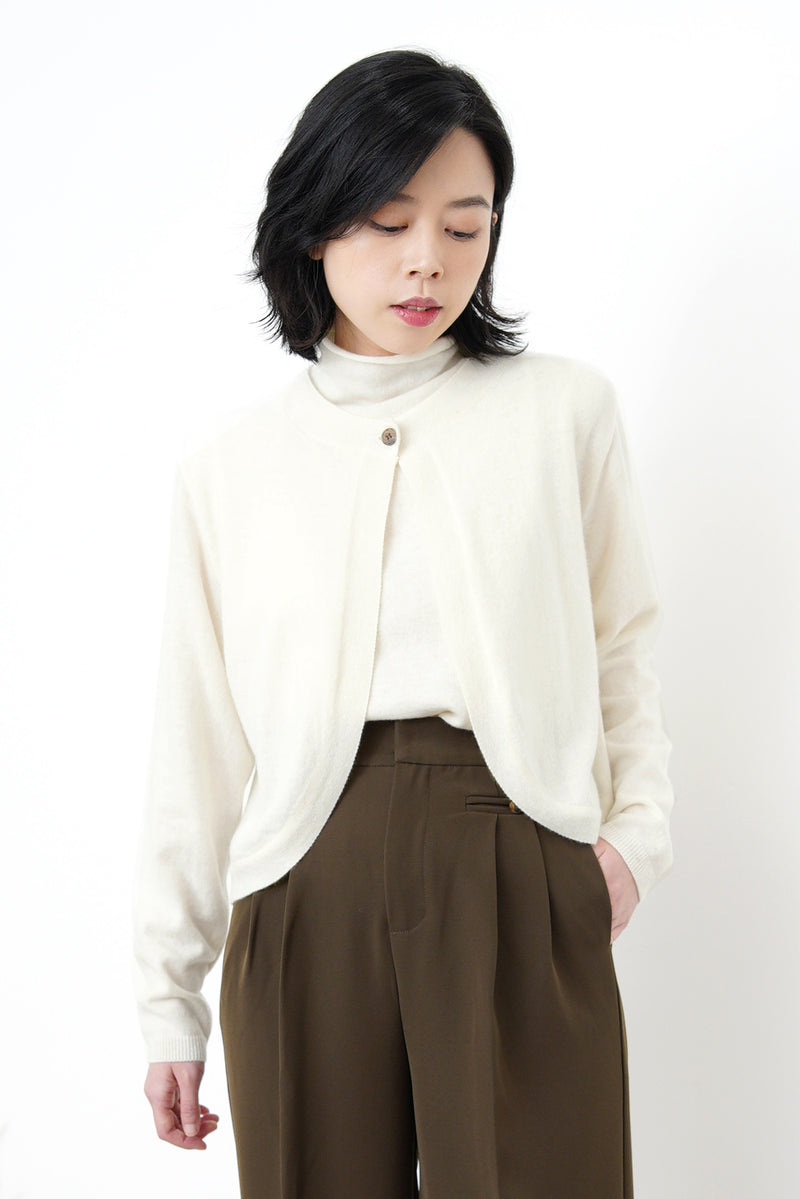 Ivory wool cardigan in round hem