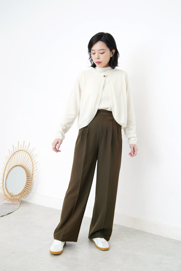 Ivory wool cardigan in round hem