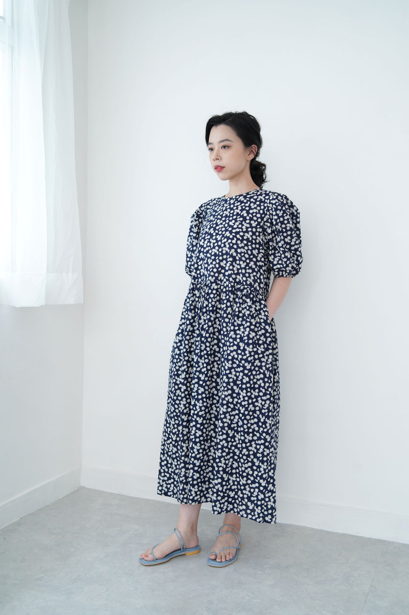 Navy floral vintage dress w/ puff sleeves