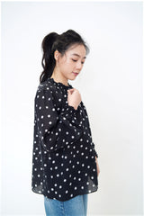 Black dotted blouse in balloon sleeves