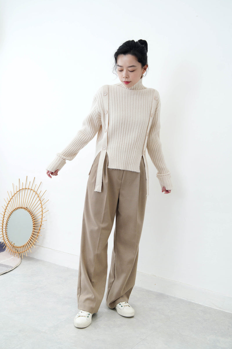 Nude buttons sweater w/ long straps