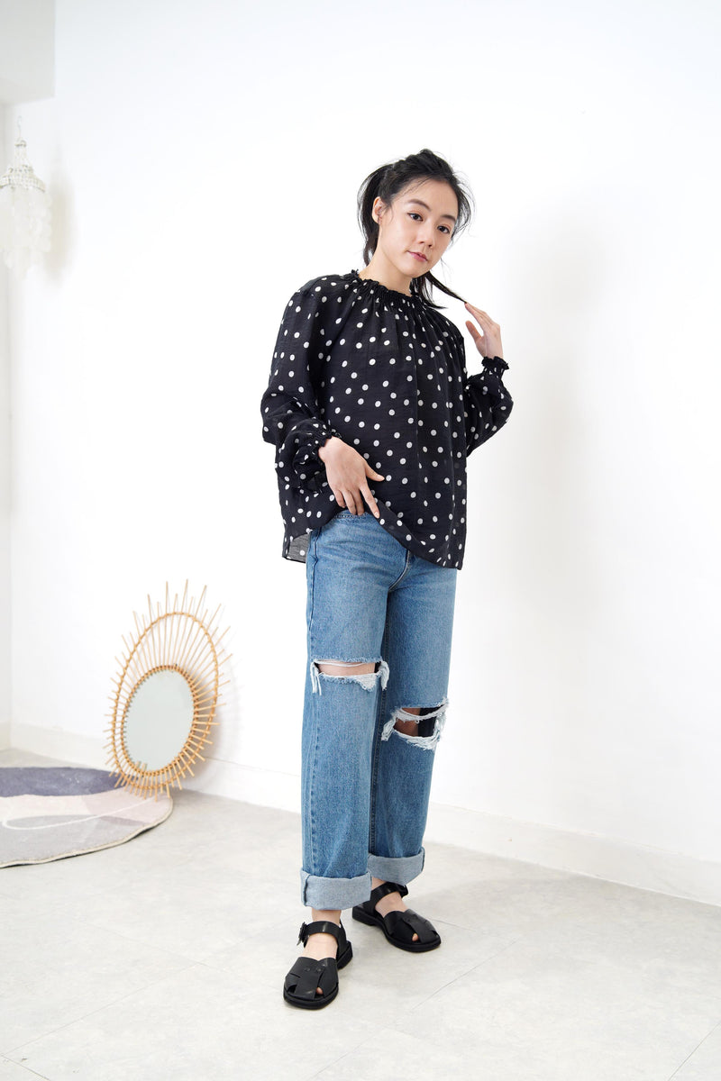 Black dotted blouse in balloon sleeves