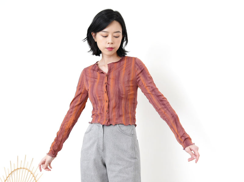 Tie dyed brick button top in winkle texture