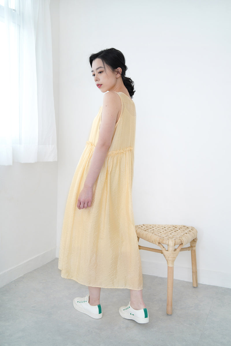 Yellow ruffle detail dress w/ cami inner